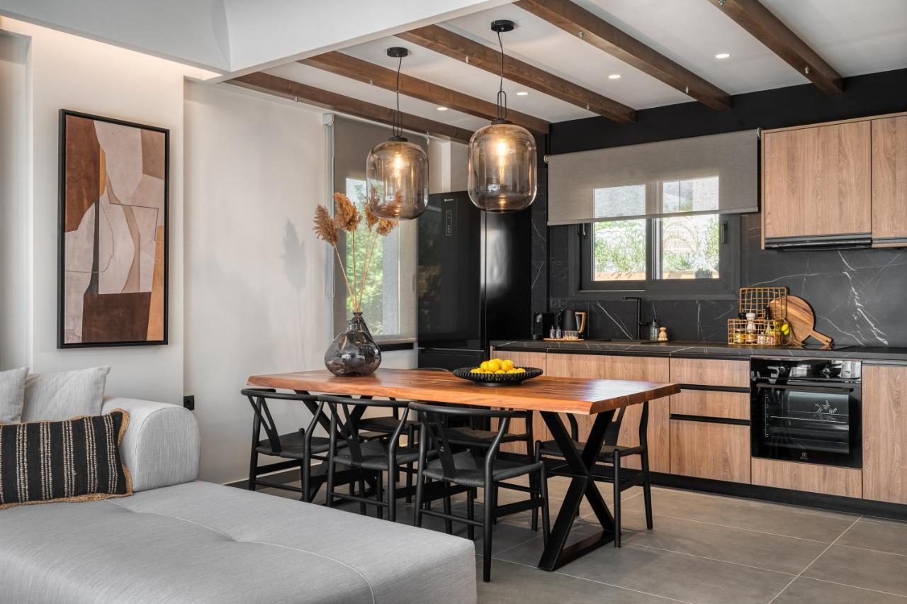 Sezian Boutique Homes And *
