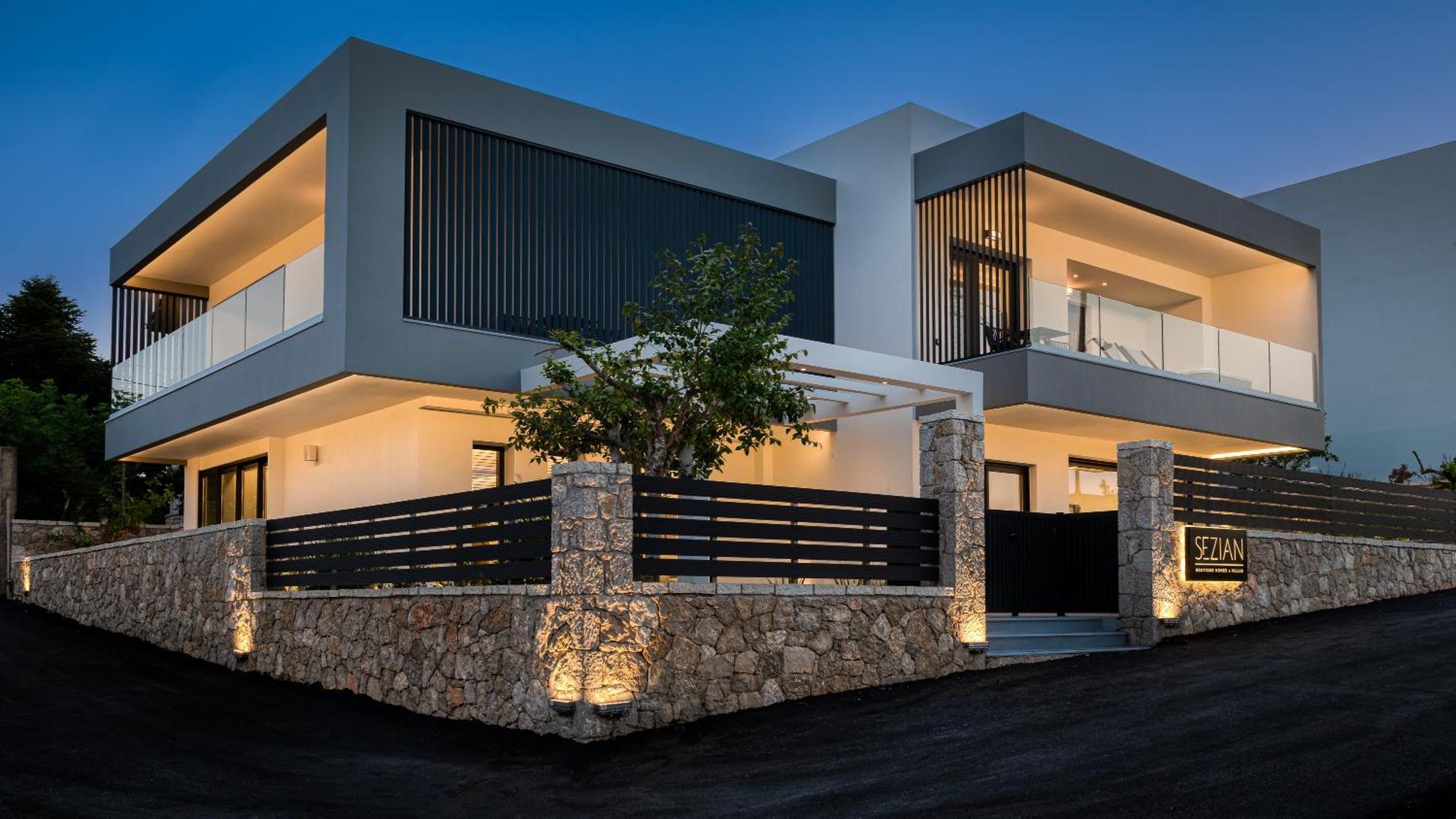 Sezian Boutique Homes And *