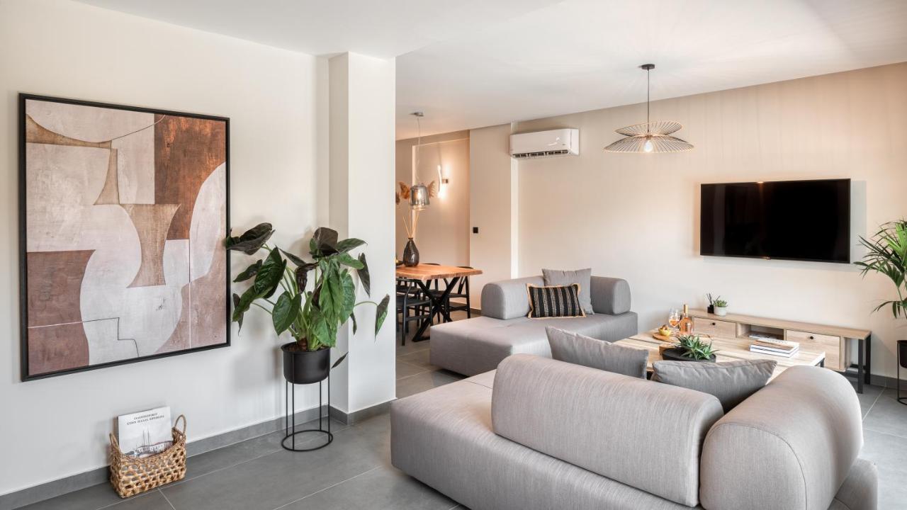 Sezian Boutique Homes And *